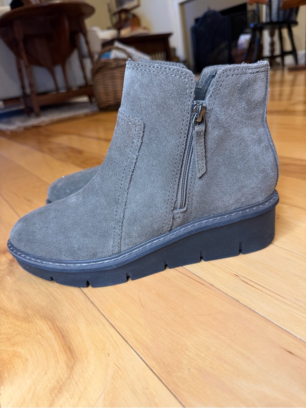 Clarks Grey Suede Wedge Ankle Booties 7.5 | Chunky Lug Sole Side-Zip Boots